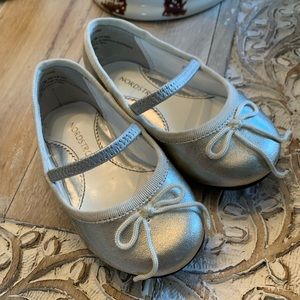 Silver Shimmer Ballet Flats || EUC